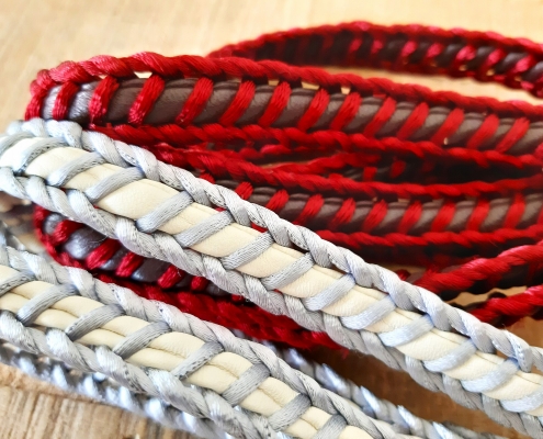 trecce con filati e pelle trecce con filati e pelle